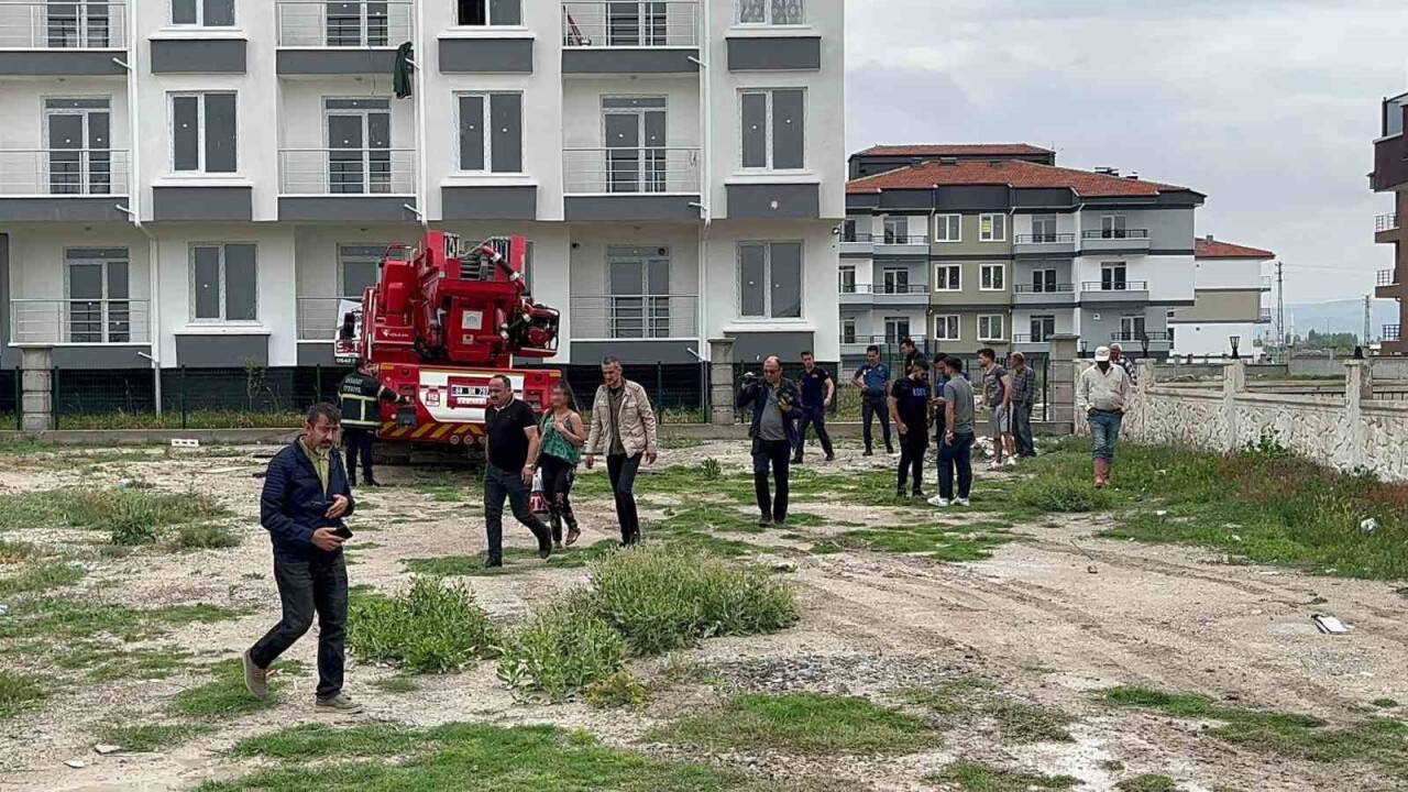 Rezidansta alıkonulan kadını polis ve itfaiye kurtardı