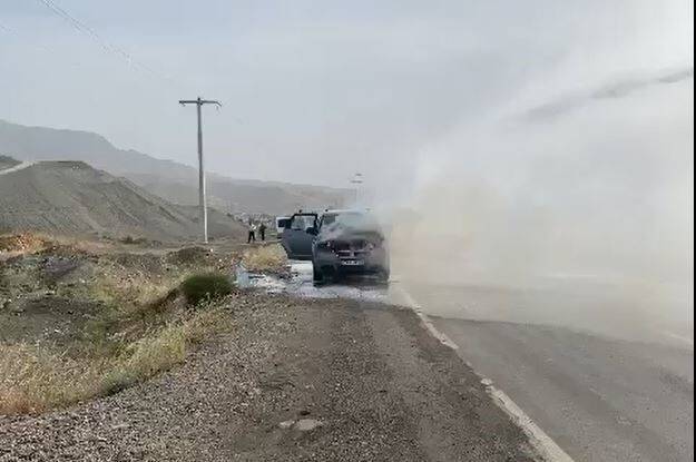 Alev alan aracı TOMA söndürdü