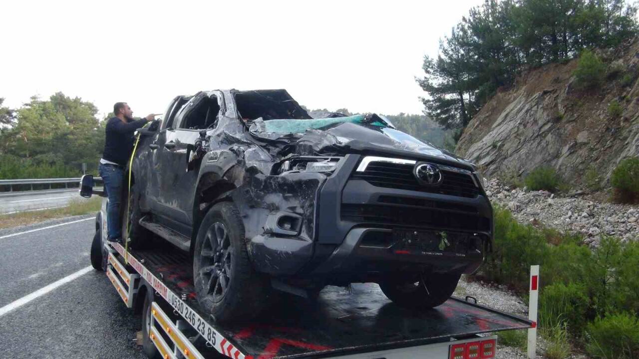 Eski Bakan Zeybekçi kaza geçirdi