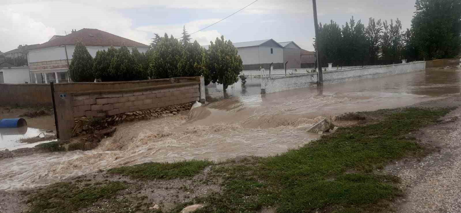 Konya’da şiddetli yağmur sele neden oldu