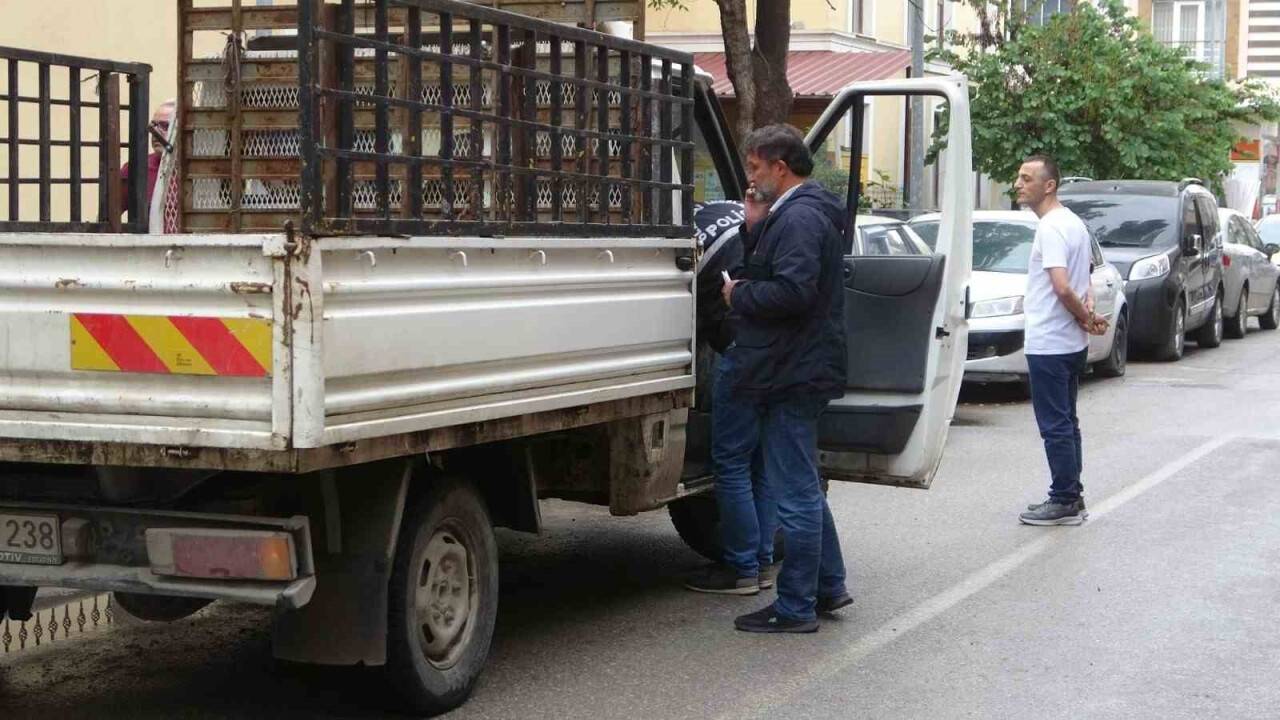 Çıkan tartışmada silahla kendini vurdu