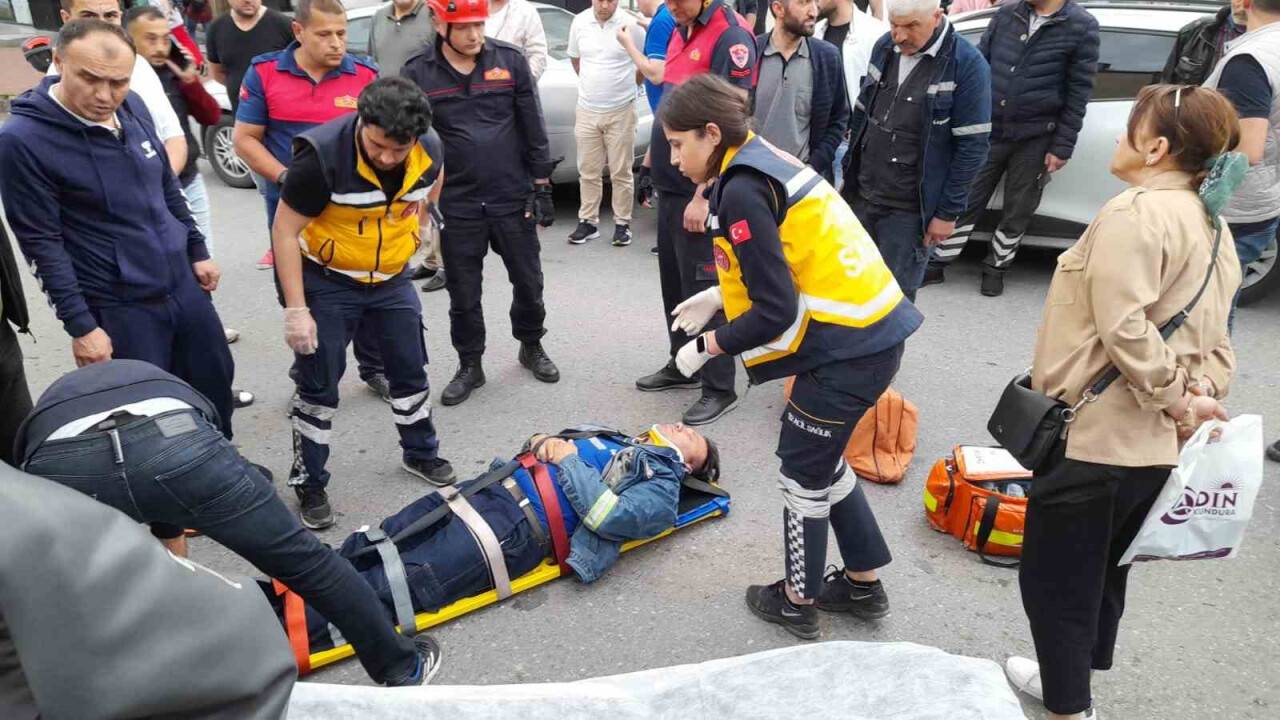 Motosiklet otomobille çarpıştı: 1 yaralı