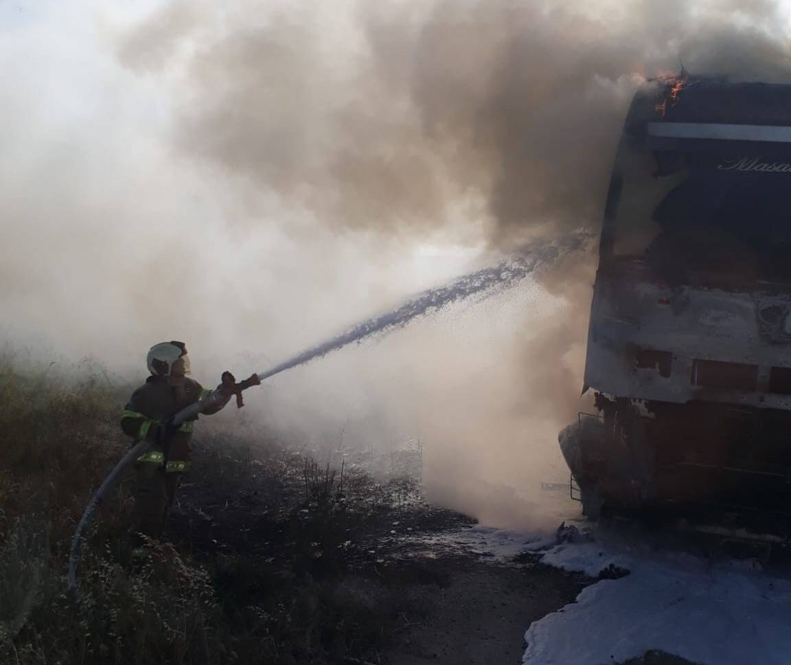 Bandırma’da arpa yüklü tır yandı