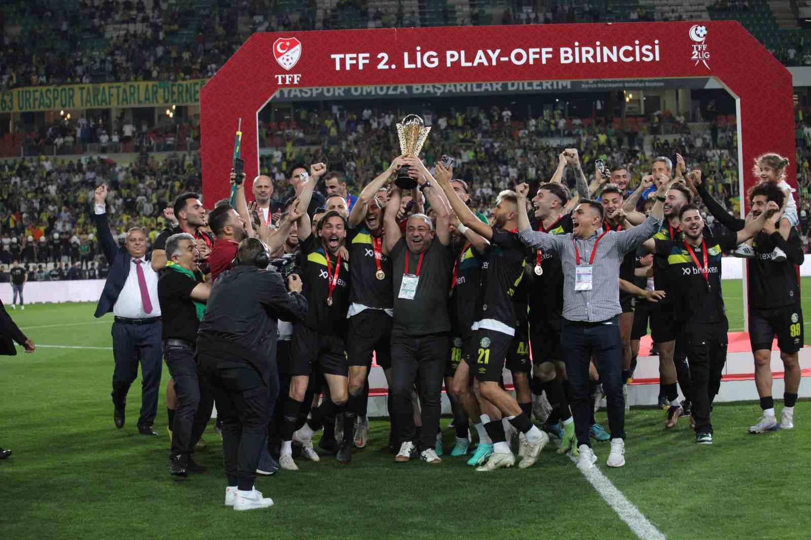 Spor Toto 1. Lig’e yükselen Şanlıurfaspor Konya'da kupasını kaldırdı
