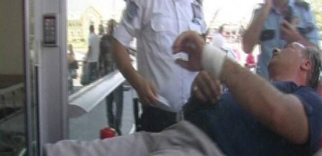 Polis memuruna bıçaklı saldırı