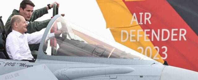 Almanya Başbakanı Scholz’dan NATO tatbikatı yapılan üsse ziyaret