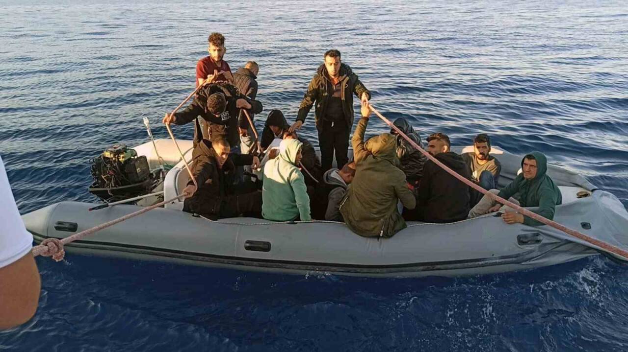 Türk karasularına geri itilen 34 düzensiz göçmen kurtarıldı