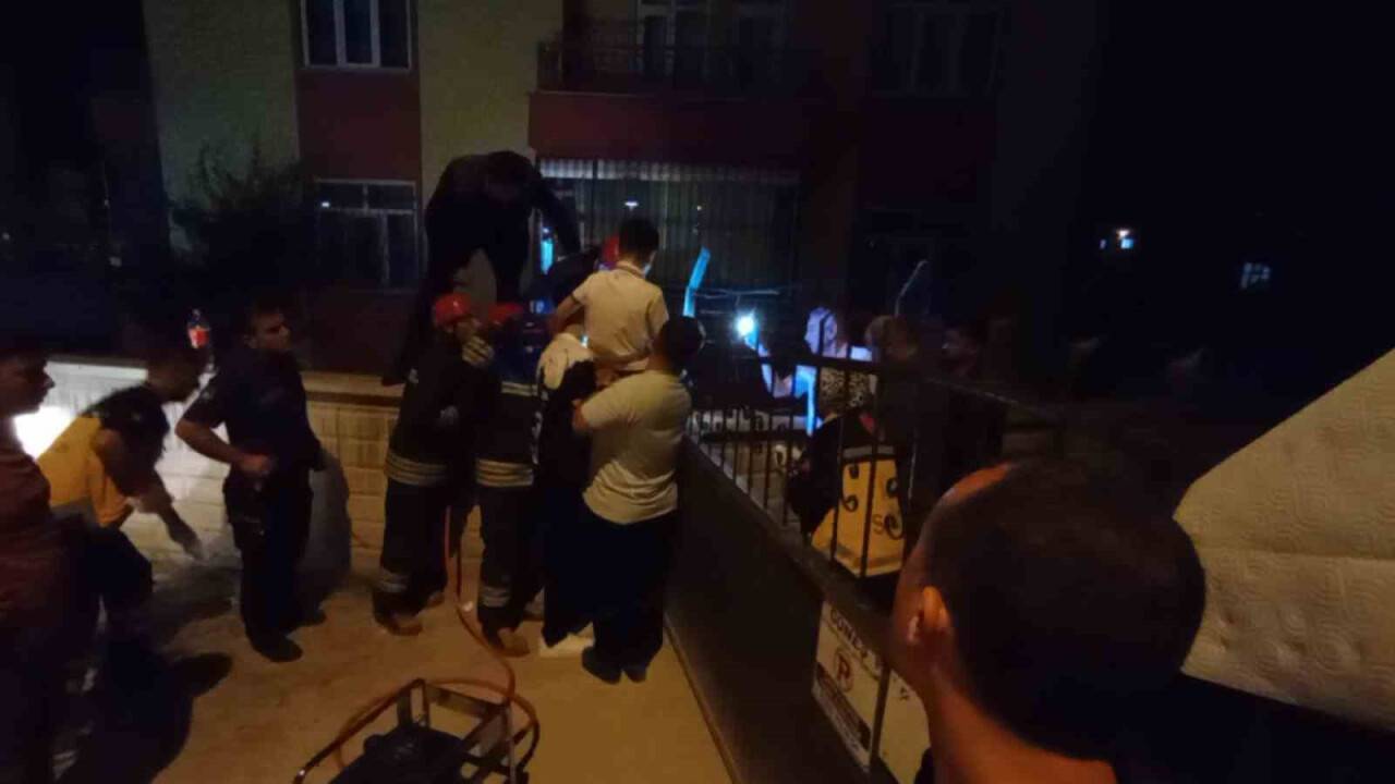 Bacağına demir sağlanan çocuk hastaneye kaldırıldı