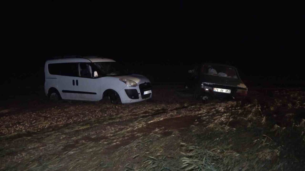 Araçlar sele kapıldı