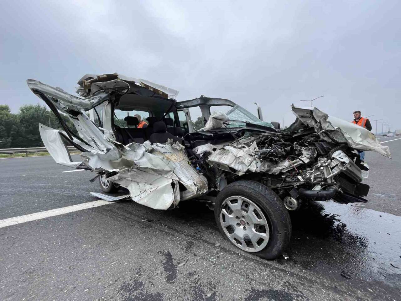 Dinlenme tesisine girmek isterken faciayı yaşadılar: 1’i ağır 3 yaralı