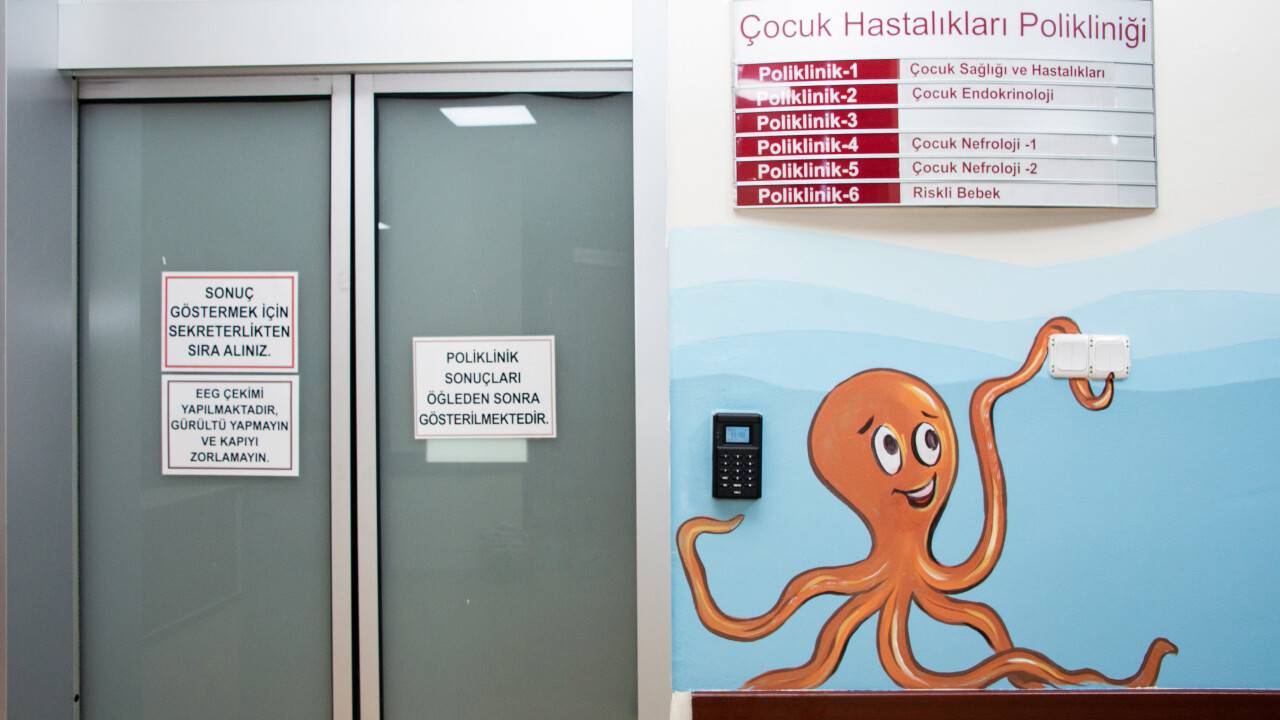 SÜ'de çocuk acil servisi resimlendi