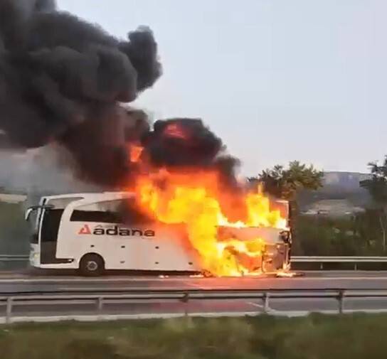 Yolcu otobüsü yandı