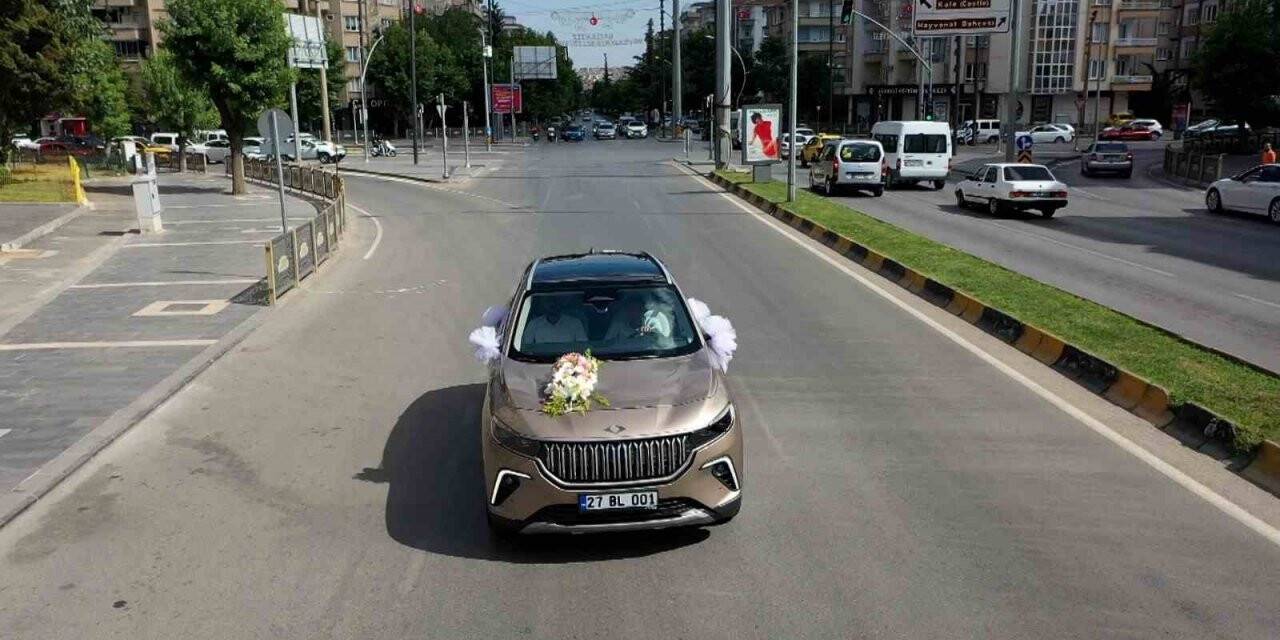 Başkanın TOGG’u gelin arabası oldu