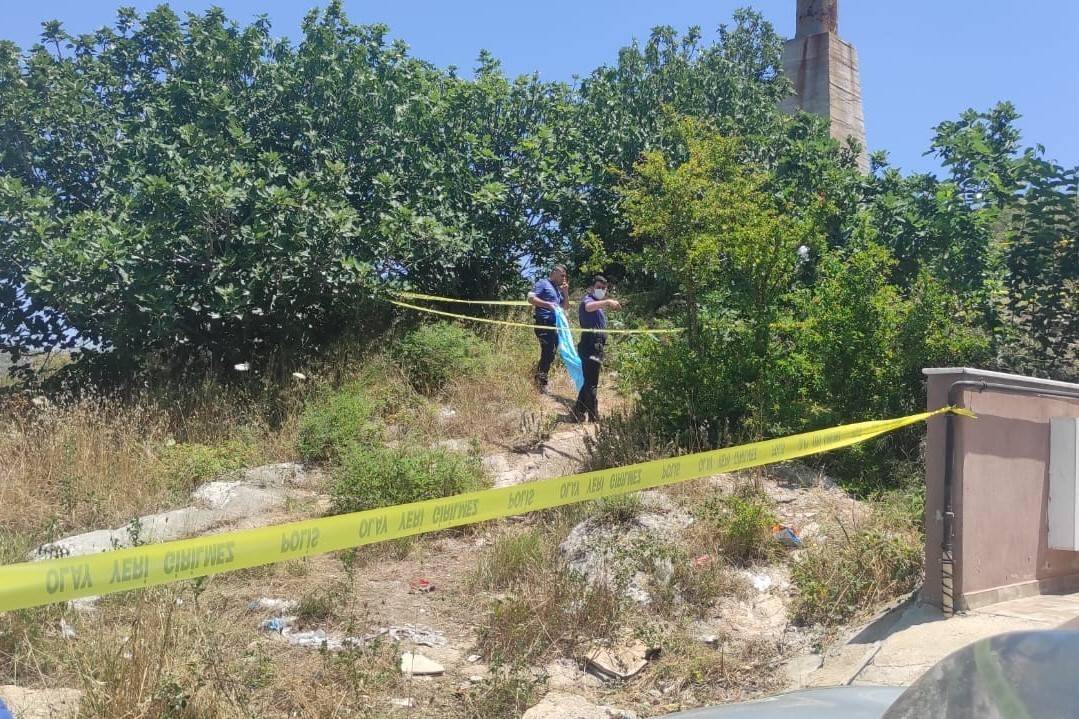 Ağaçların arasında ölü bulunmuştu, cinayete kurban gitmiş