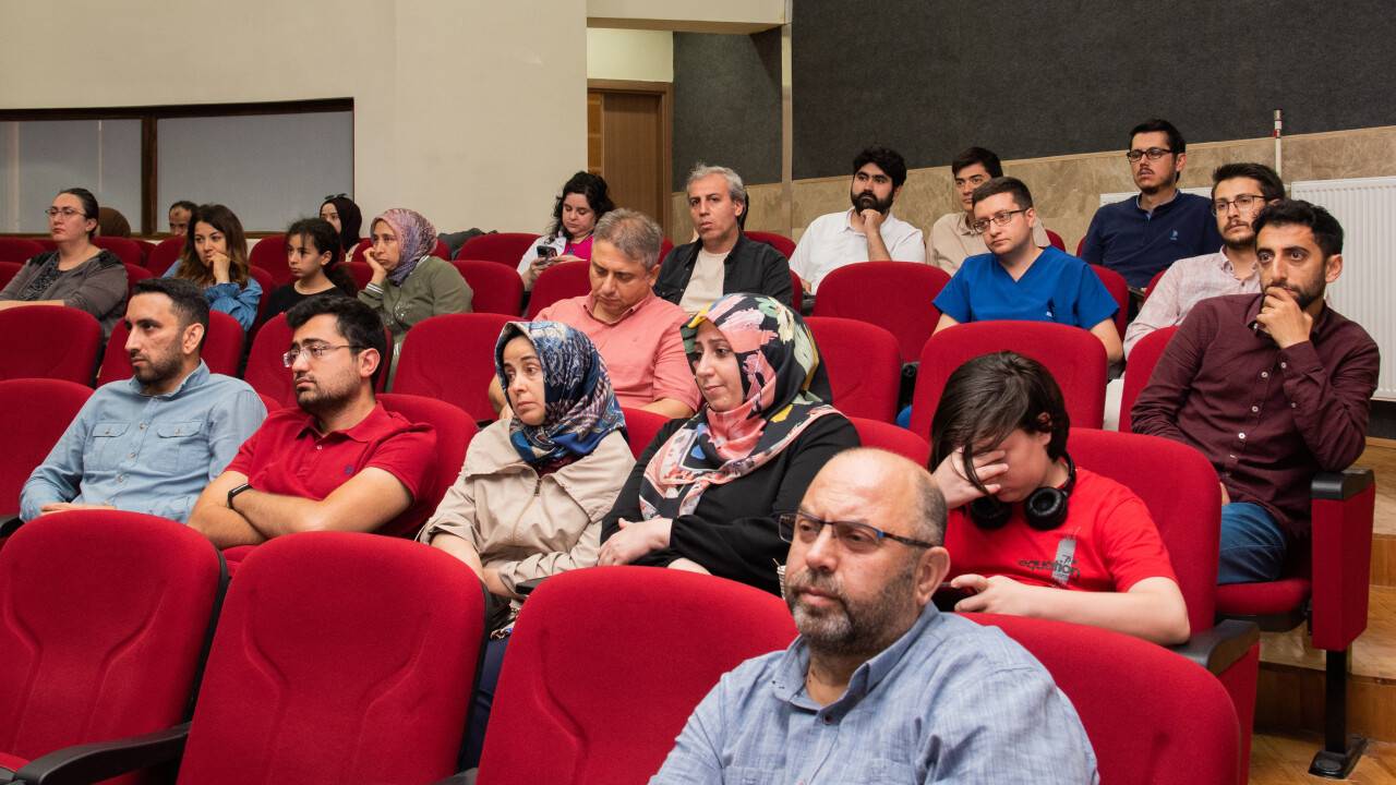 SÜ'de müziğin sağlığa önemi konuşuldu