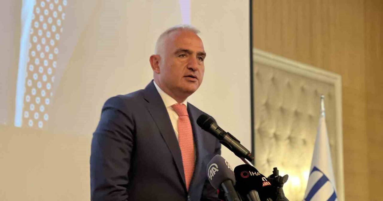 Kültür ve Turizm Bakanı Ersoy: "56 milyar dolar gelir hedefimizi koruyoruz"