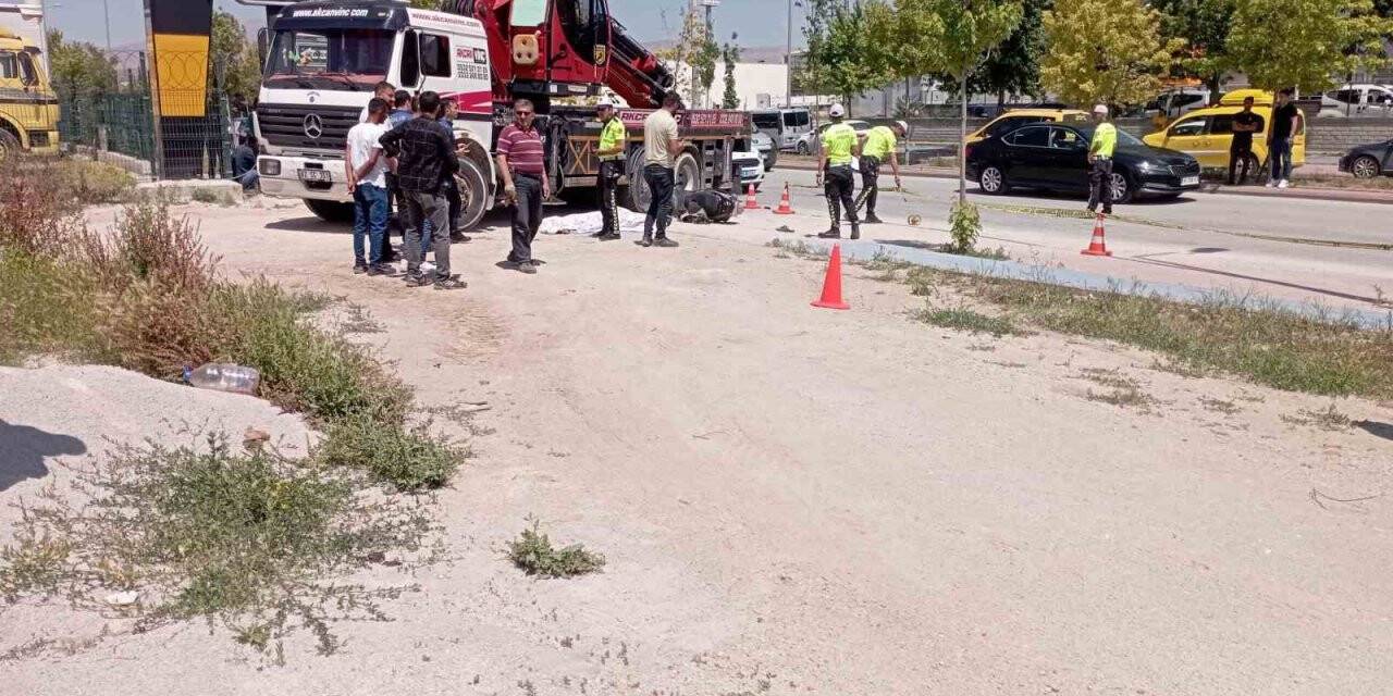 Konya'da vincin çarptığı motosiklet sürücüsü genç hayatını kaybetti