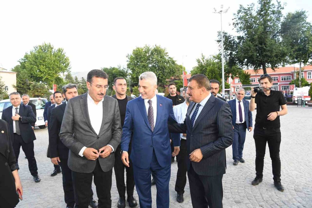 Bakan Polat: "Deprem bölgesinin inşası noktasında çok büyük çabalar sarf ediliyor"