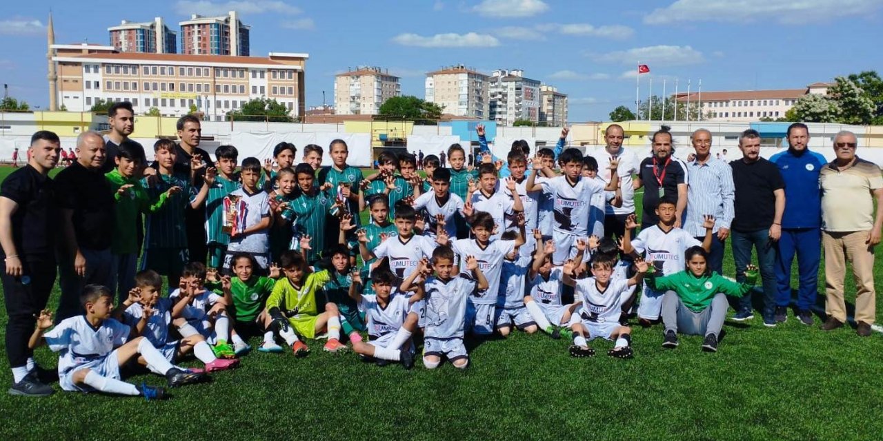 U12 Ligi'nin şampiyonu Konyaspor oldu