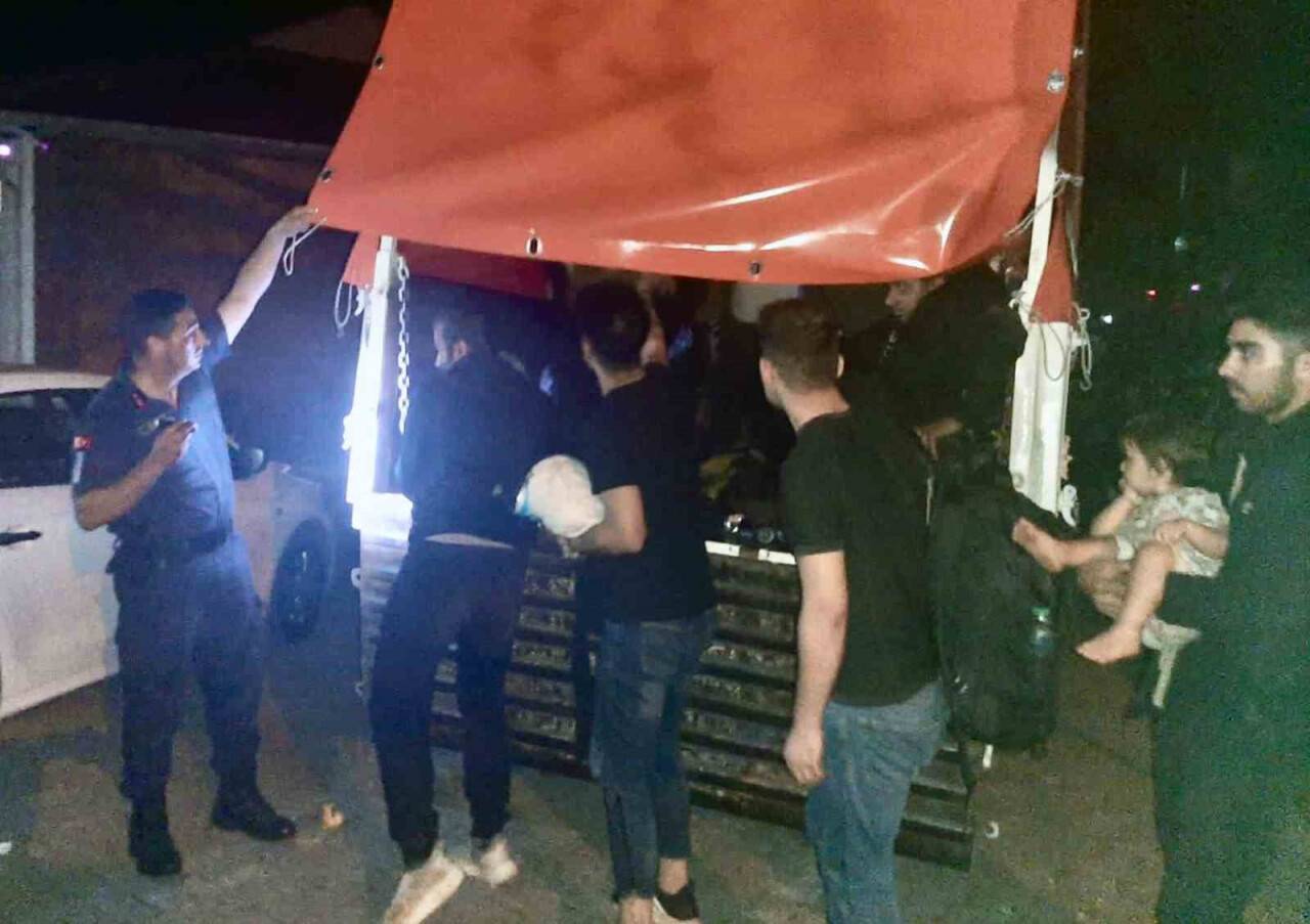 Muğla’da 41 göçmen ile iki organizatör yakalandı