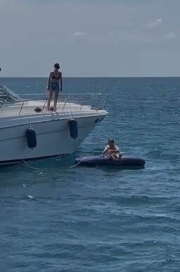 Deniz yatağında uyuyakaldı