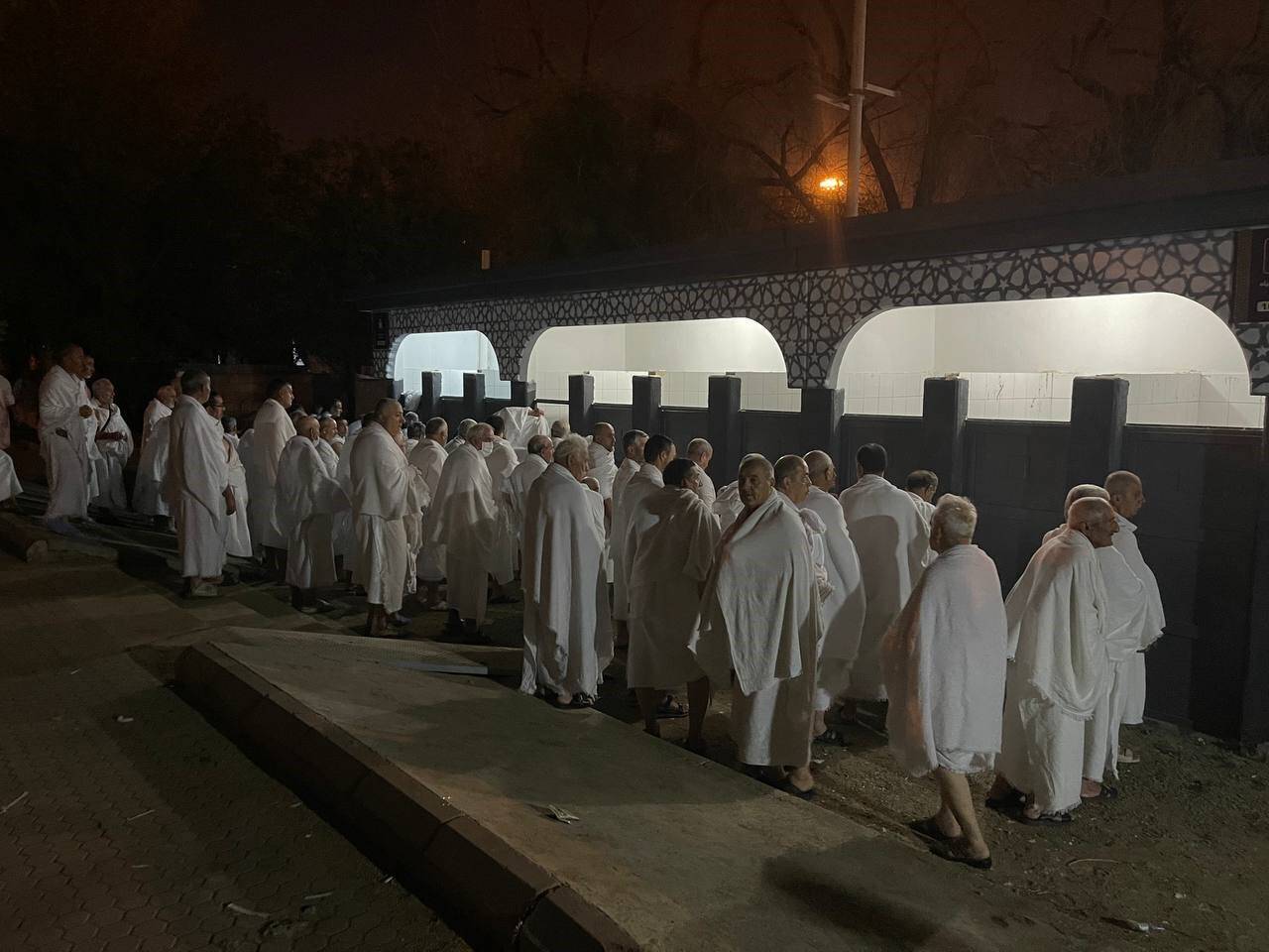 Hacı adaylarının Arafat’a intikalleri gece boyunca sürdü