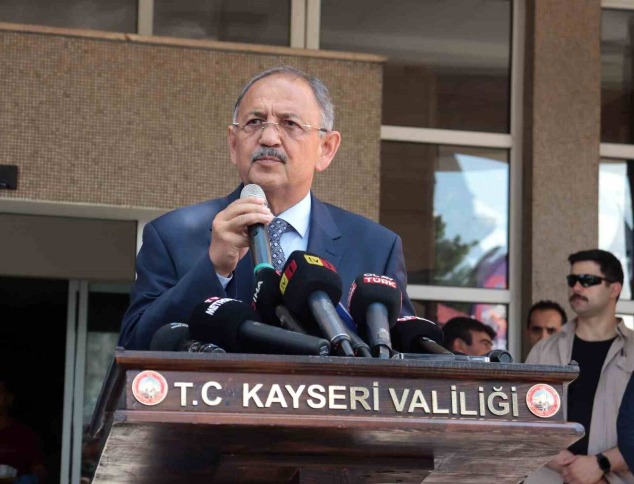 Bakan Özhaseki: "Sene sonuna kadar 311 bin kalıcı konutun ihalesi tamamlanacak"