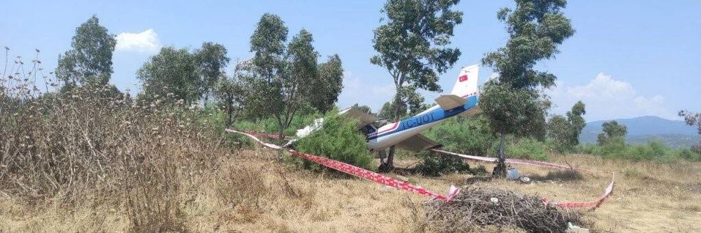 İzmir Selçuk’ta özel bir uçak araziye düştü