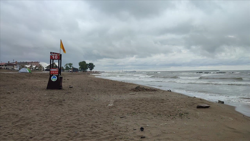 Sakarya'da olumsuz hava koşulları nedeniyle denize girmek yasaklandı