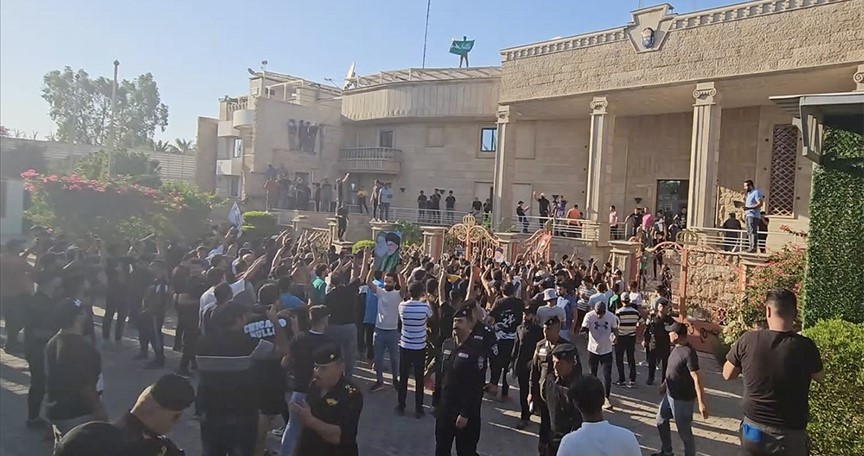 Bağdat'ta bir grup, İsveç Büyükelçiliğini bastı