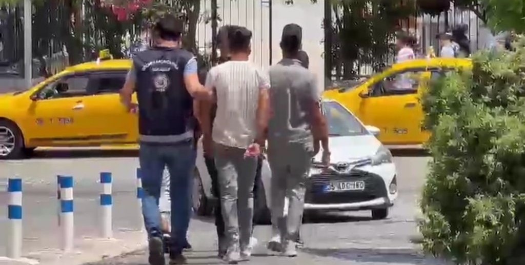 İzmir'de düzensiz göçmen operasyonu: 109 kişi yakalandı
