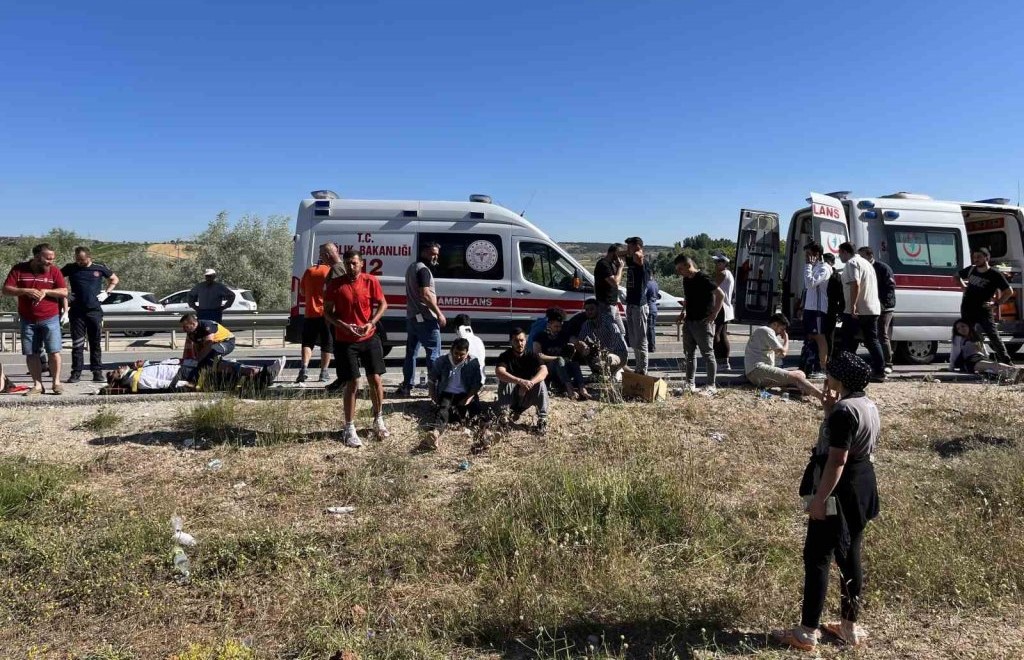 Eskişehir’de otobüs yoldan çıktı:35 yaralı