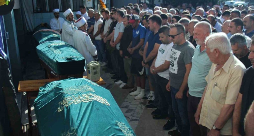 İzmir’deki feci kazada hayatını kaybedenler toprağa verildi