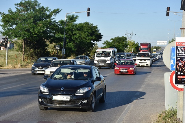 Konya-Afyonkarahisar yolunda trafik yoğunluğu