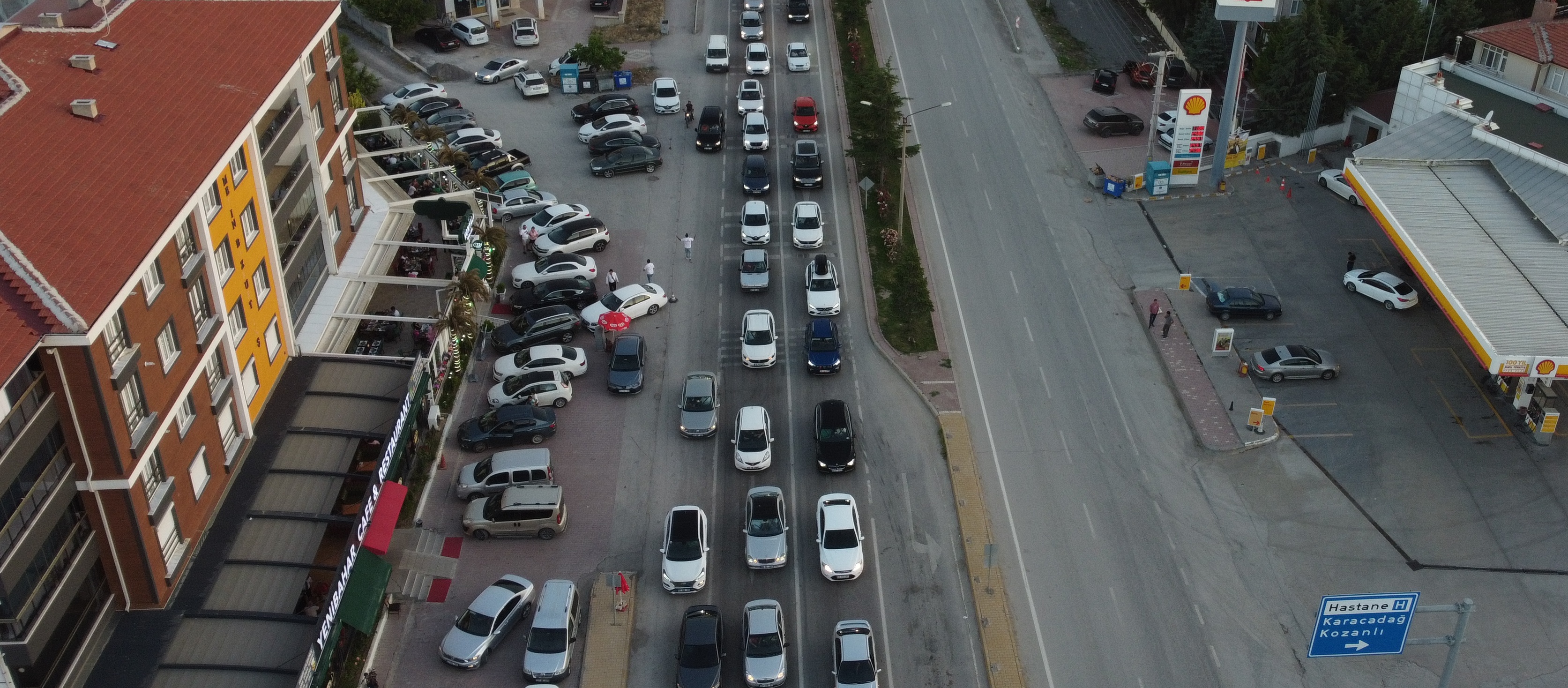 Konya-Ankara kara yolunda tatil dönüşü trafik yoğunluğu yaşanıyor