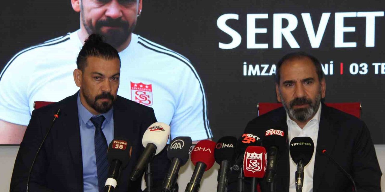 Servet Çetin, Sivasspor’a imzayı attı