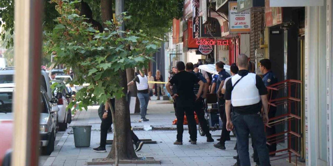 Kız arkadaşını rehin alan eski polis, tutuklandı