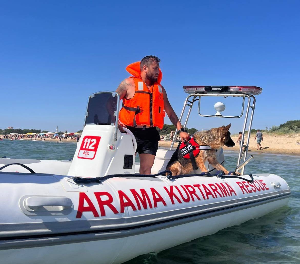 Boğulma vakalarına karşı K9 köpeği Leydi ve dalgıçlar iş başında