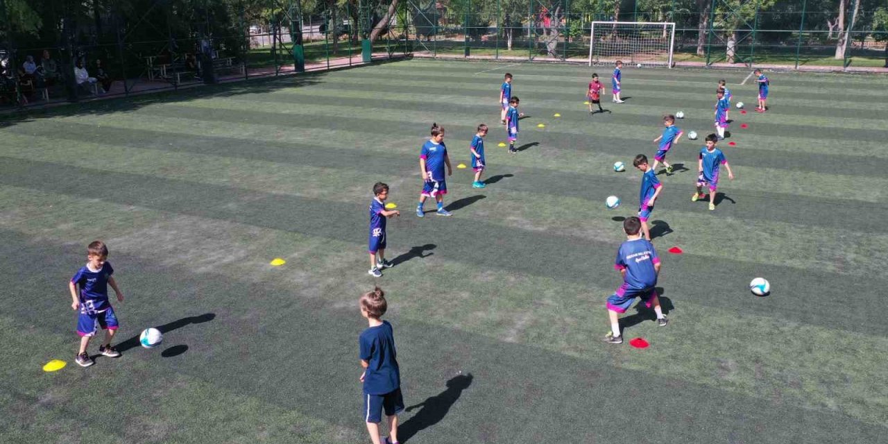 Meram Yaz Spor Okulları’nda 11 branşta eğitimler başladı