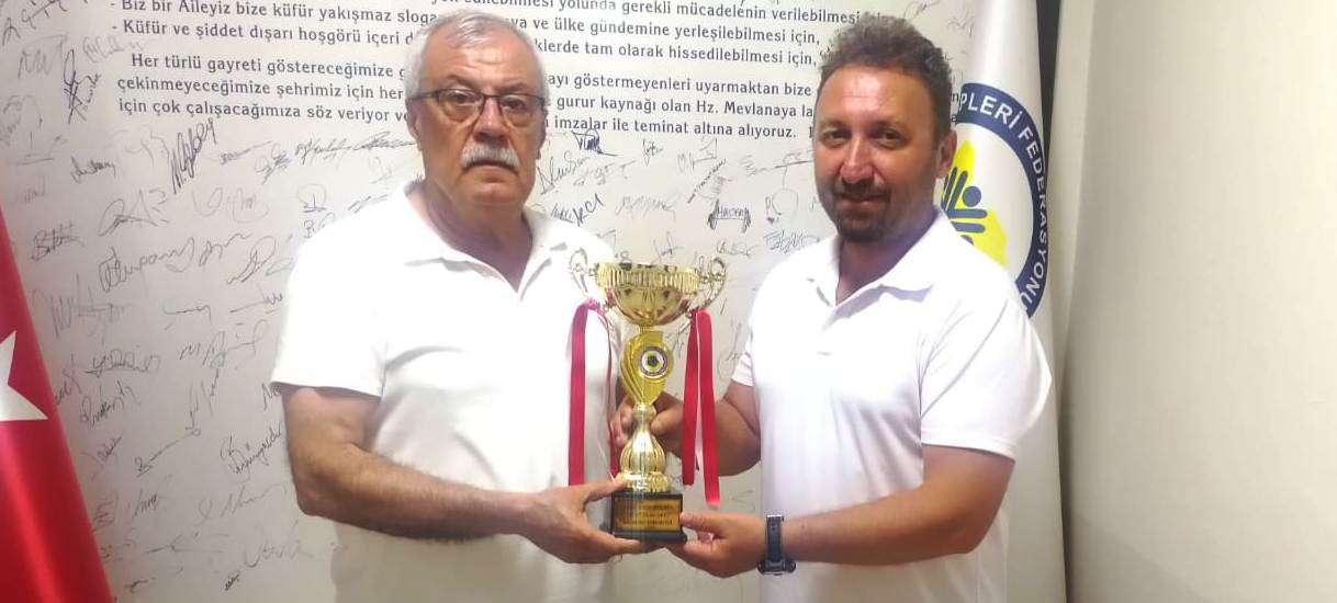 Karatay Belediyespor kupasını aldı