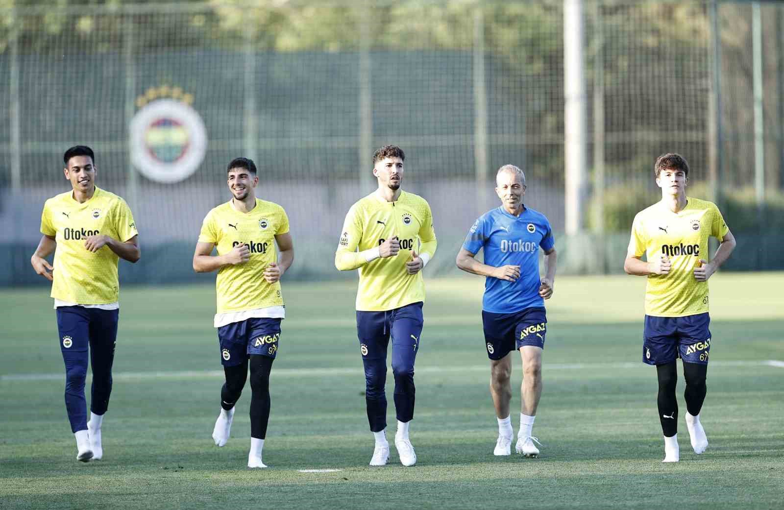 Fenerbahçe, yeni sezon hazırlıklarını sürdürdü