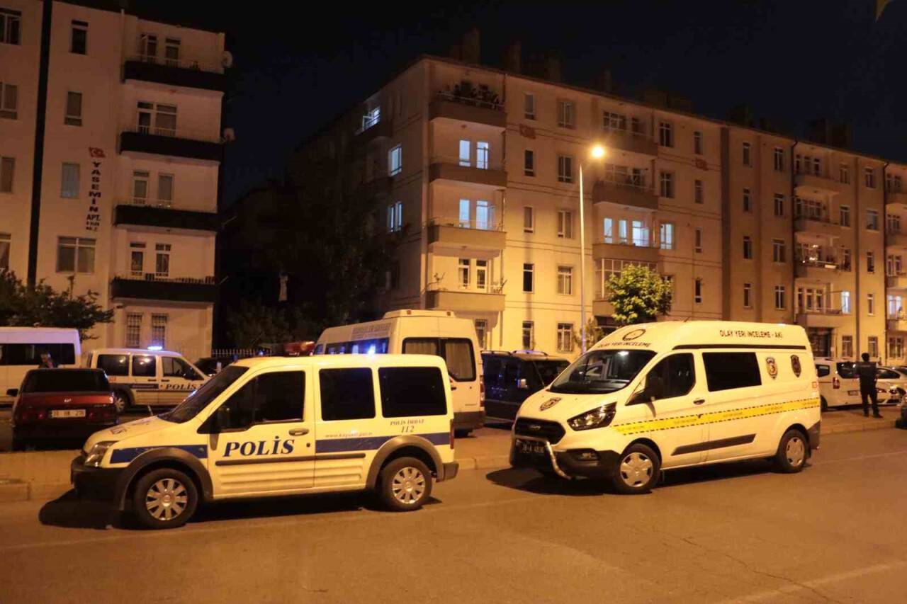 Komşuların kavgasında kan aktı