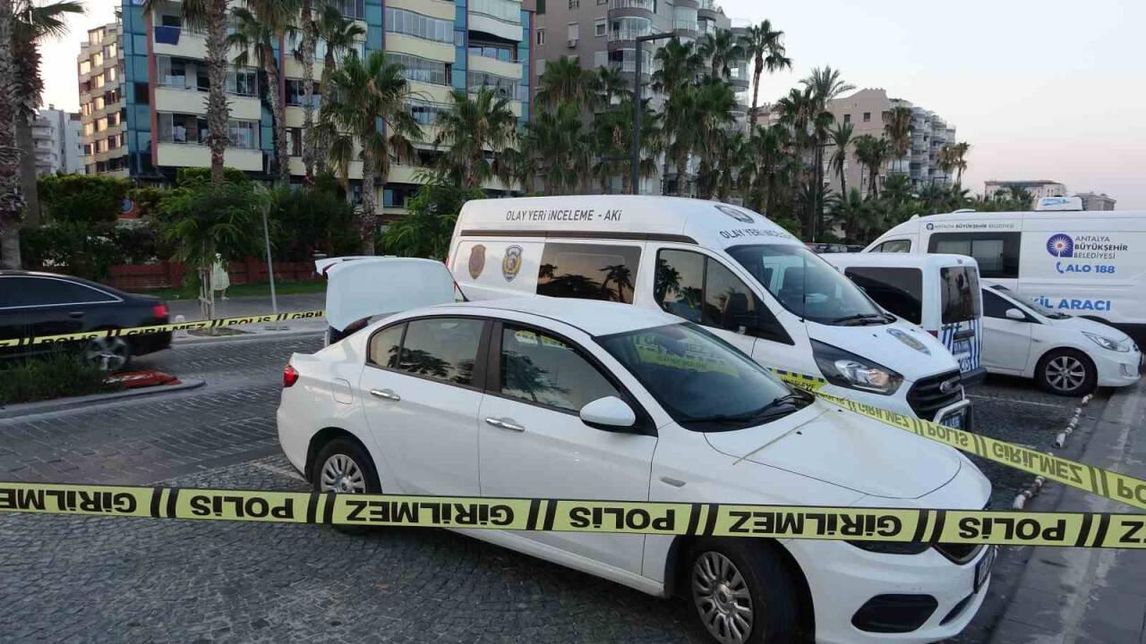Park halindeki kiralık otomobilde cesedi bulundu