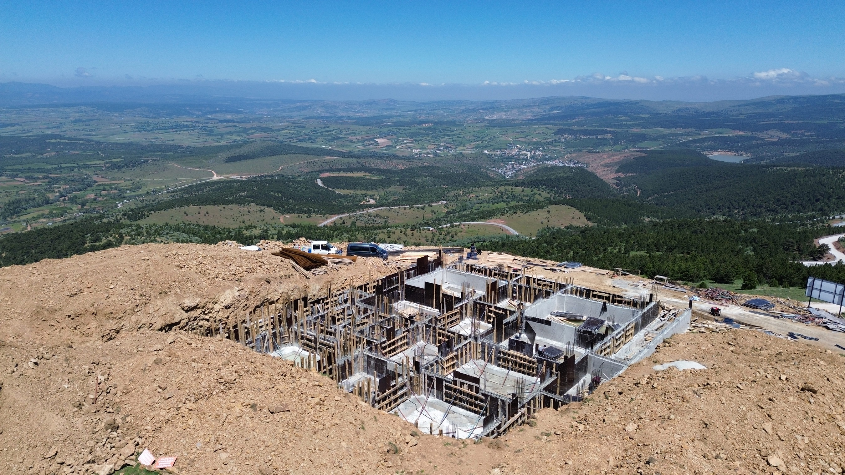 Konya Büyükşehir'in Derbent'e kazandıracağı Bilgehane ve tesisin inşaatı sürüyor