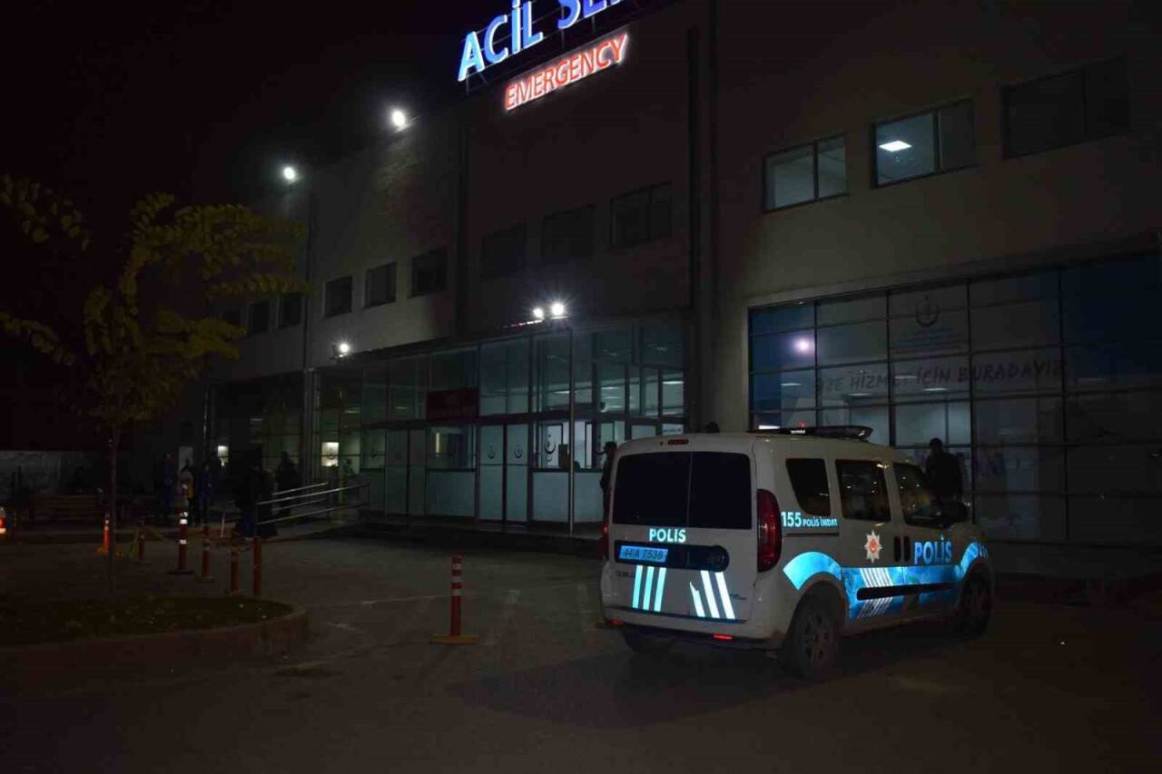 Traktör ile otomobil çarpıştı