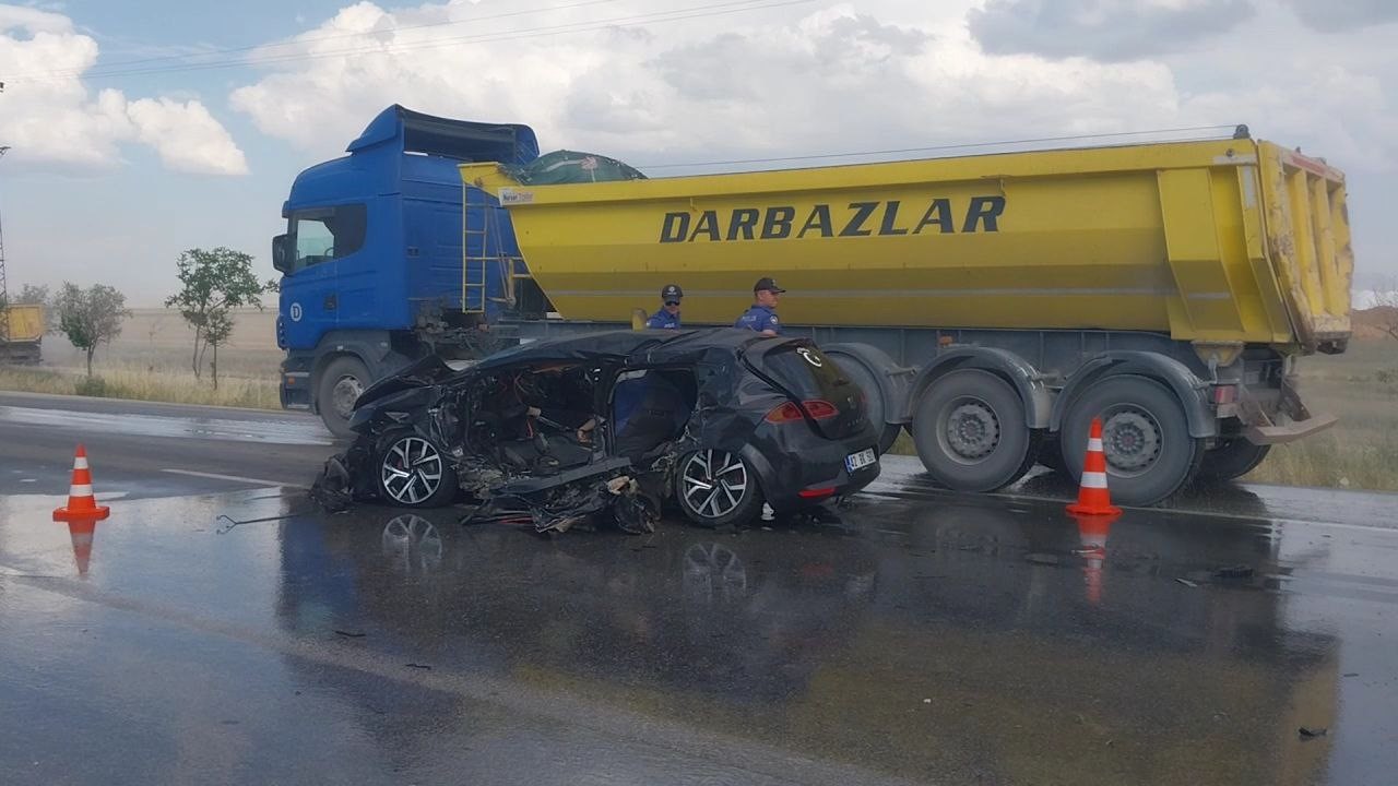 Konya’da kavşakta otomobiller çarpıştı: 1 ölü, 1 yaralı