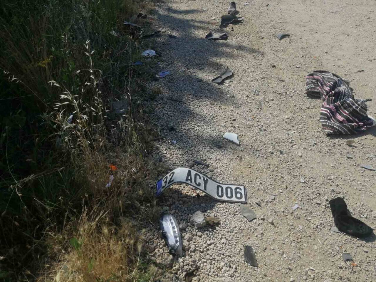 Otomobil ile motosiklet kafa kafaya çarpıştı: 1 ölü, 2 yaralı