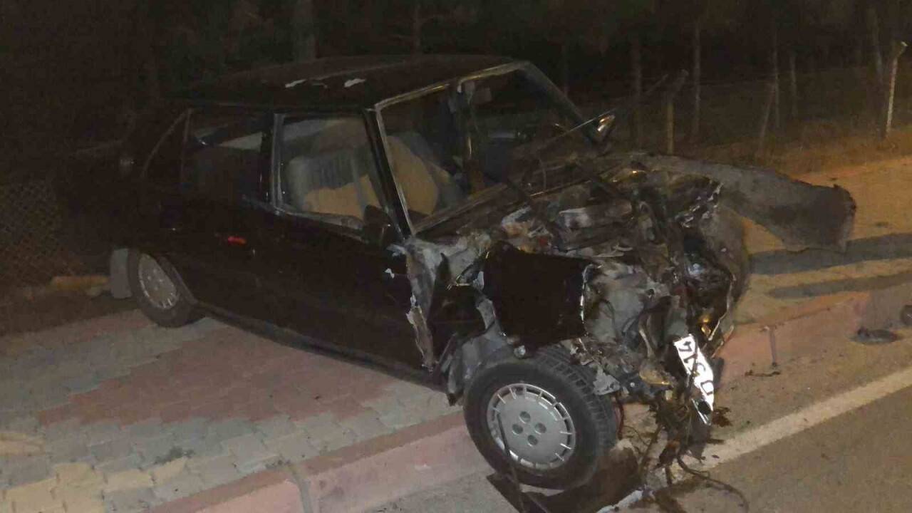 İki otomobil çarpıştı: 1’i ağır 2 yaralı