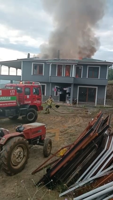 Sobayı benzinle yakmak istedi, ev yandı
