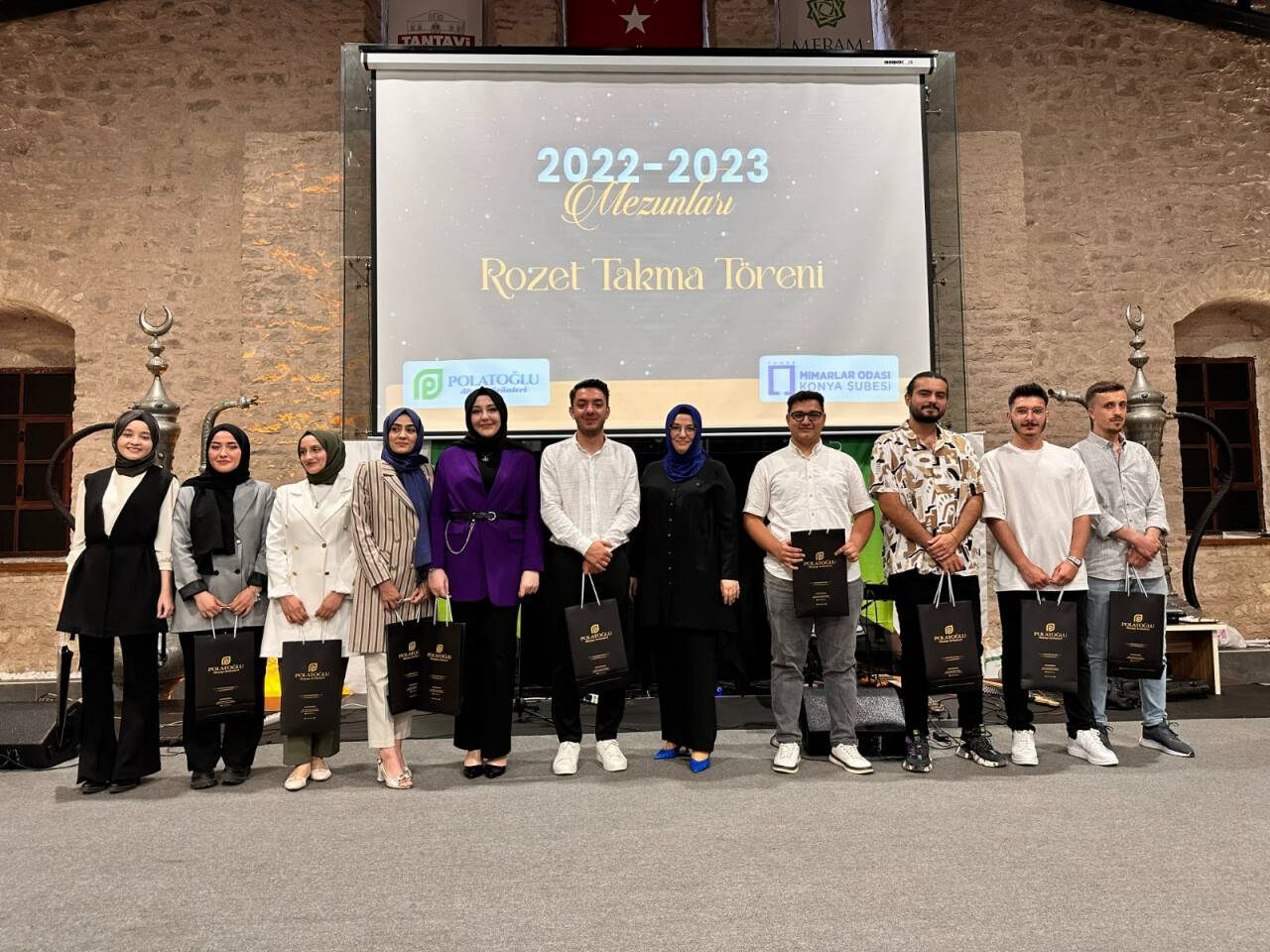 Konya'da genç mimarlar rozet taktı